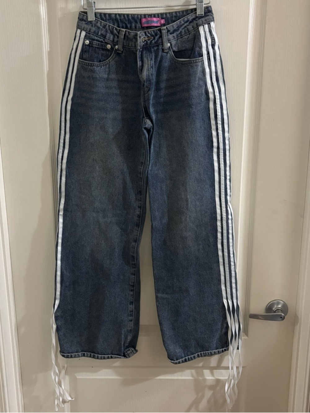 Edikted Dark Blue Wide-Leg Jeans with White Side Stripes